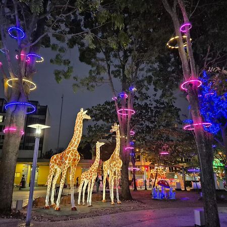 I-City Free Wifi 55Inch Smarttv Car Park Fit 5Pax 莎阿南 外观 照片