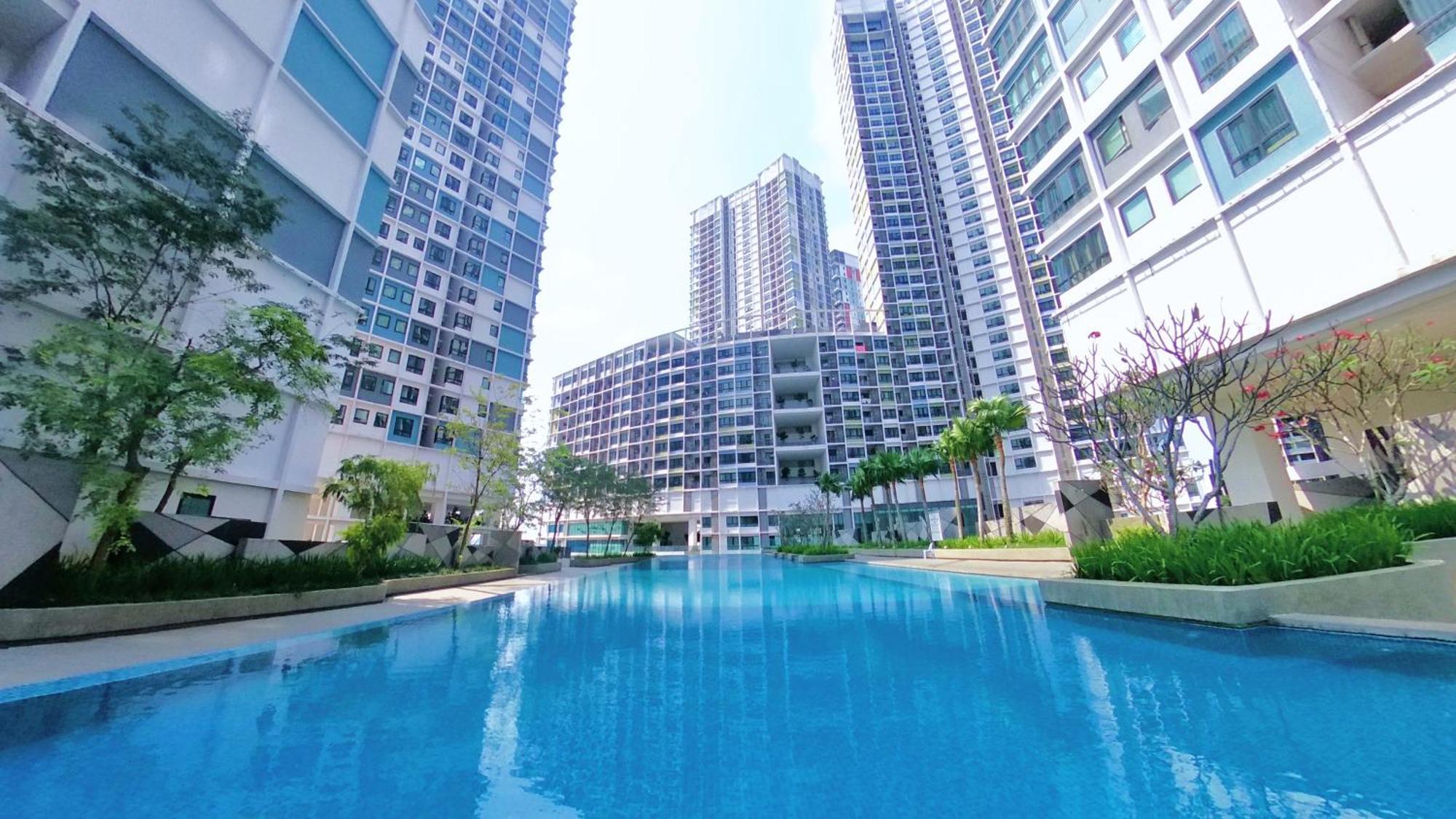 I-City Free Wifi 55Inch Smarttv Car Park Fit 5Pax 莎阿南 外观 照片