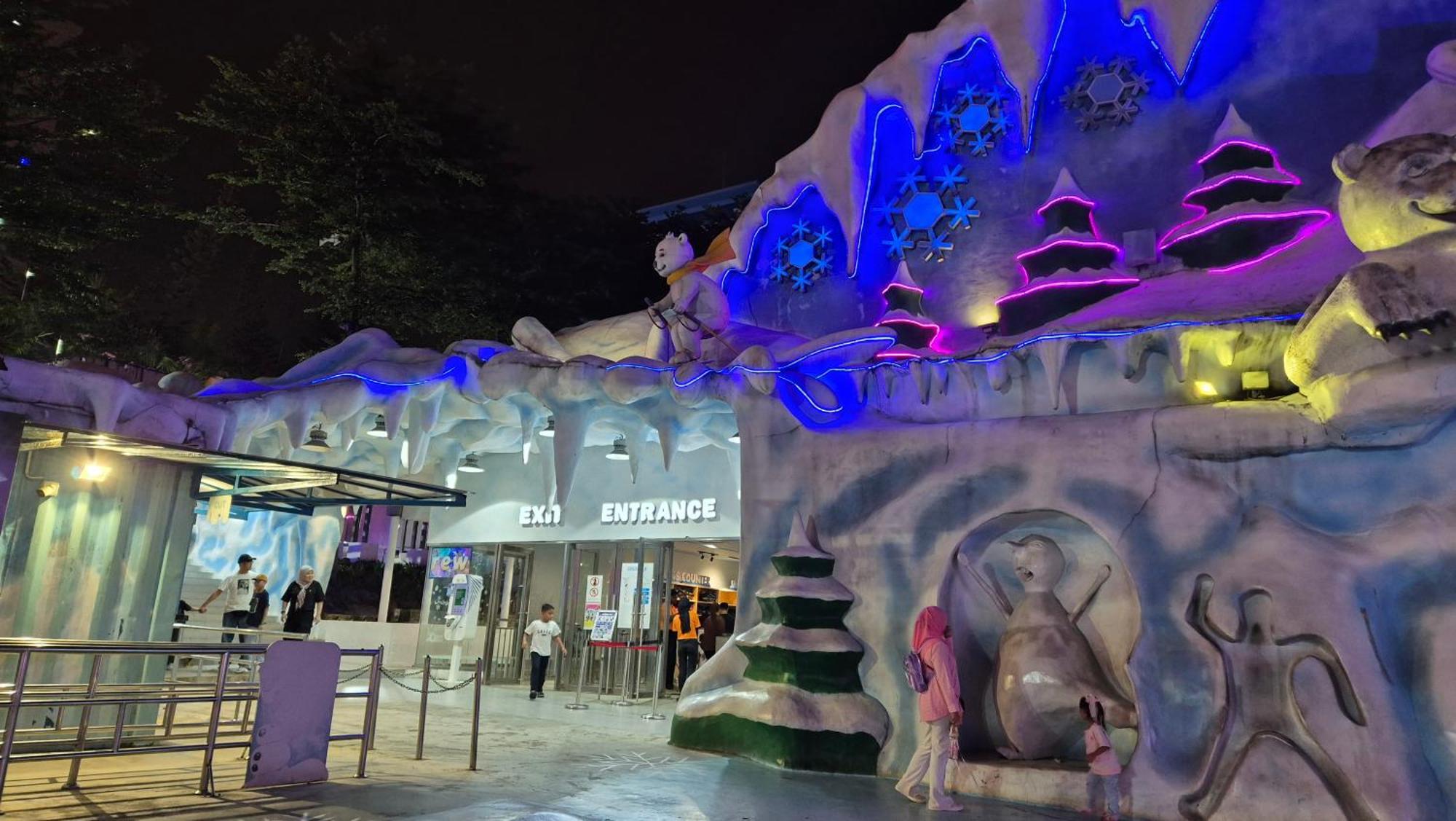 I-City Free Wifi 55Inch Smarttv Car Park Fit 5Pax 莎阿南 外观 照片